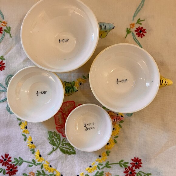 Vintage Bees on Beehive Measuring Cups x 4 Made in Japan 1950's - Picture 6 of 12